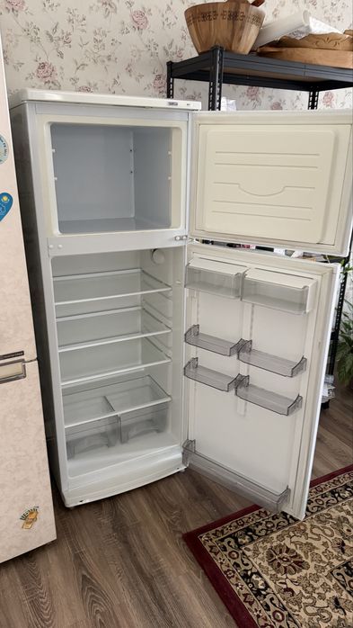 Холодиьник, в хорошем качестве