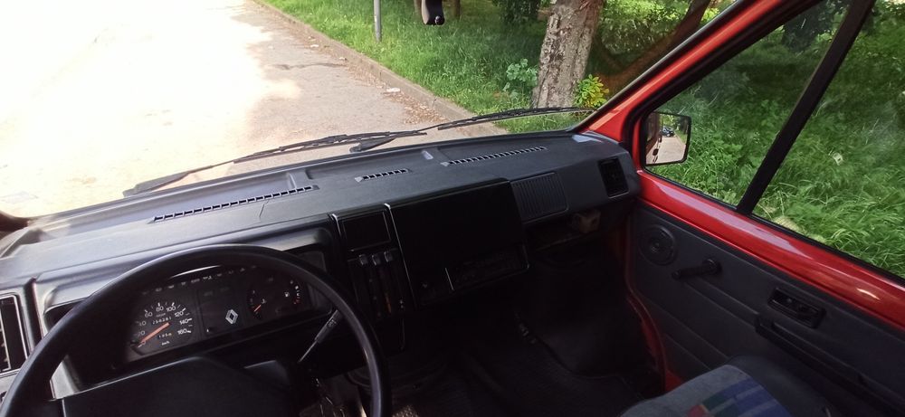 Рено Трафик 2.2 бензин/може и бартер за лека кола  с доплащане