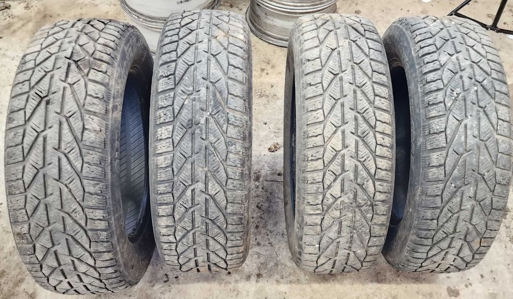 Зимни Гуми 225 65 17 DOT 3520 5мм грайфер