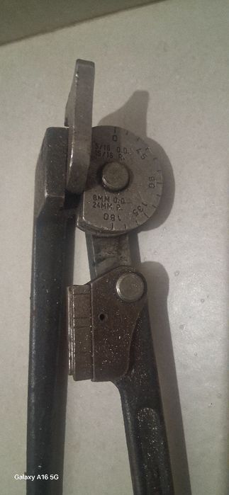 Vând mașină de îndoit țeavă