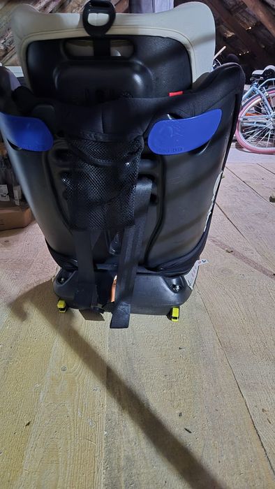 Scaun auto cu isofix
