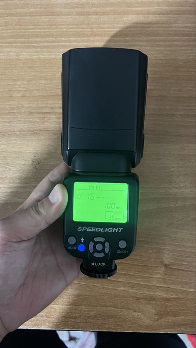 Продам вспышку в отличном состояния