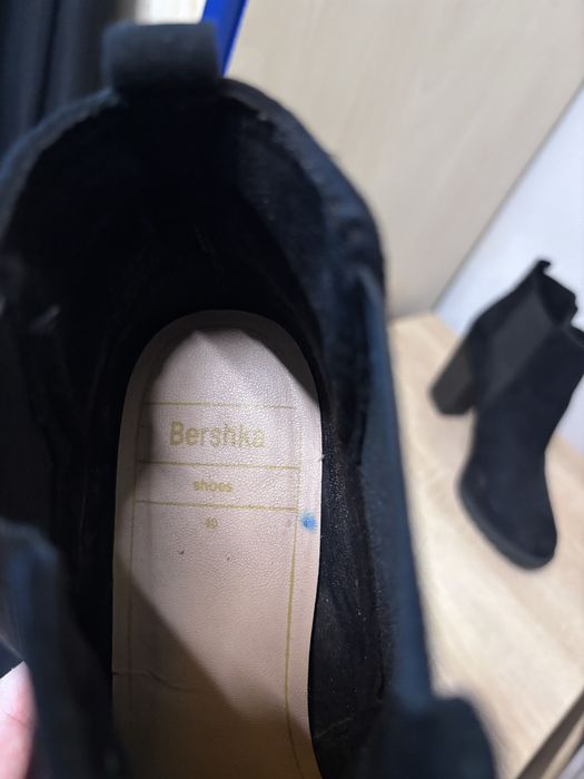 Botone cu toc Bershka