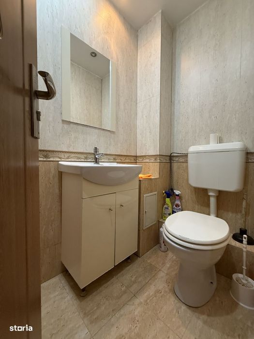 Apartament cu 3 camere, decomandat, 65 mp utili, etaj 4 cu acoperis -