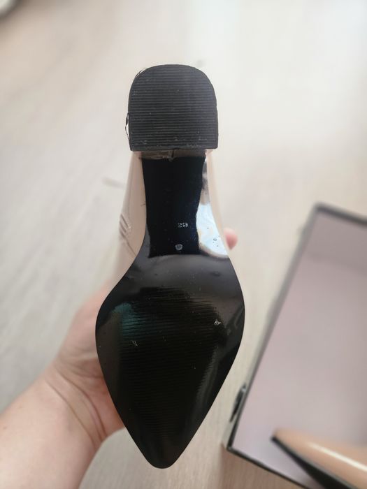 Лачени боти на висок дебел ток