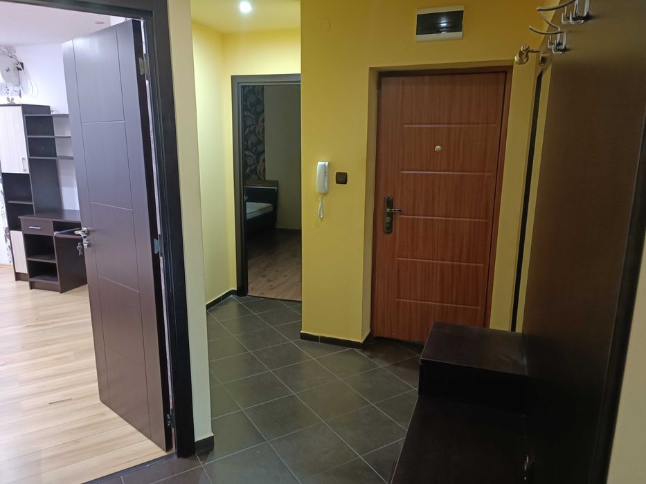 Продавам 3-стаен апартамент в гр. Шумен - снимка 4