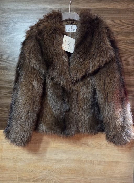 Атрактивно дамско палто