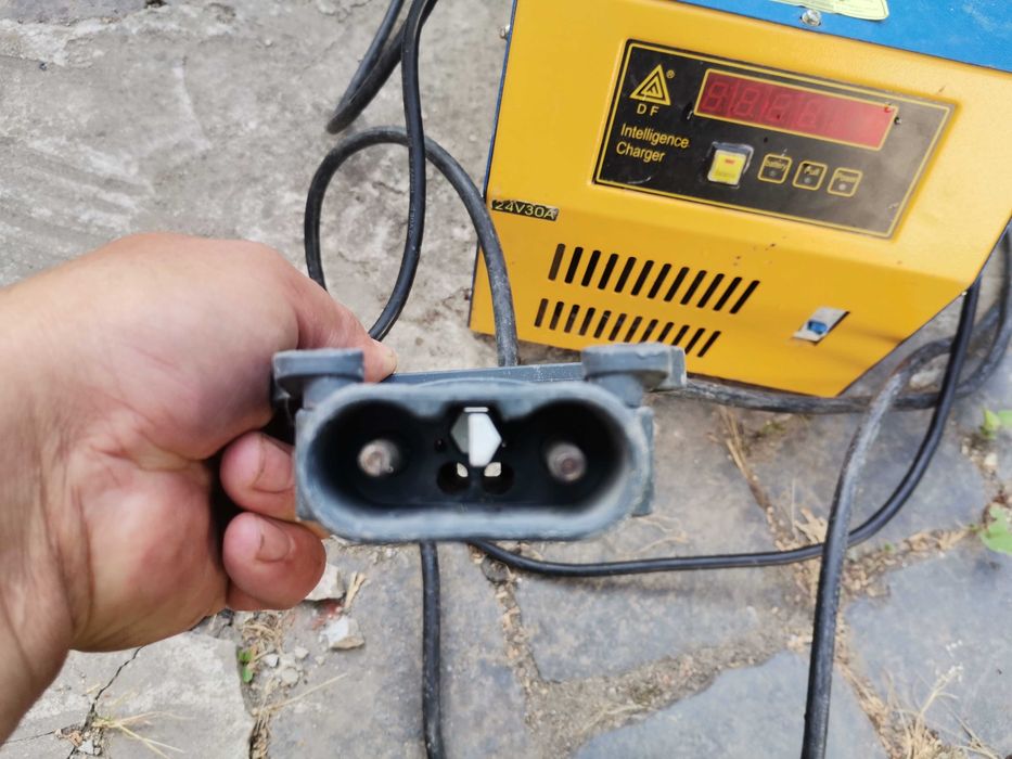 Incarcator, redresor baterii 24v  30A pentru electrostivuitor etc