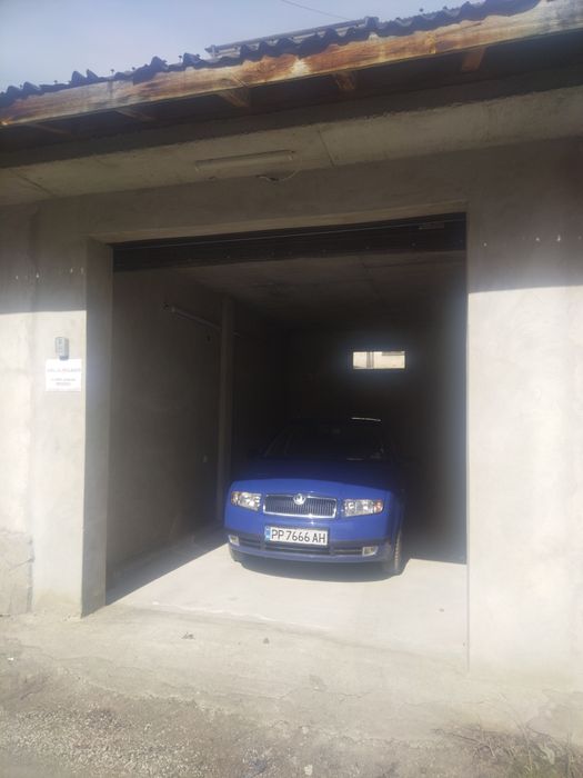 Собственик дава под наем тухлен масивем гараж с ток 25кв.м.
Осветление