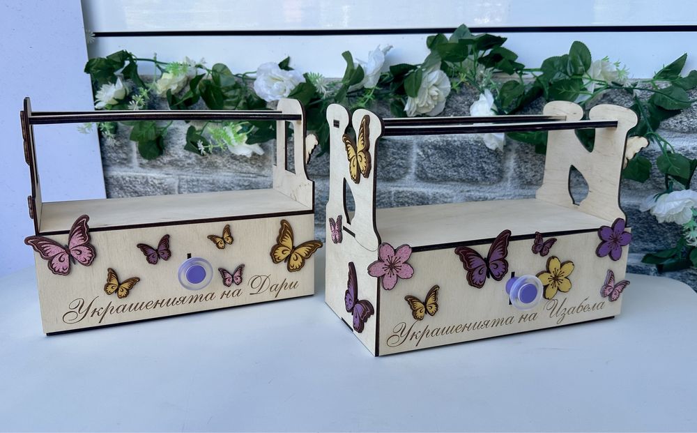 Поставка за диадеми с чекмедже за аксесоари