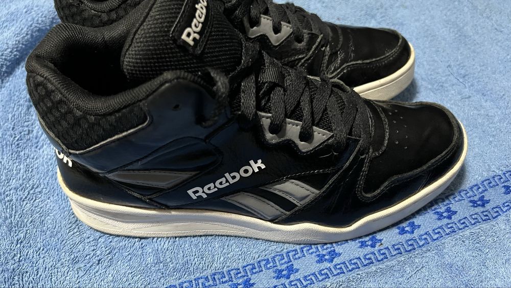 Asidasi Reebok.