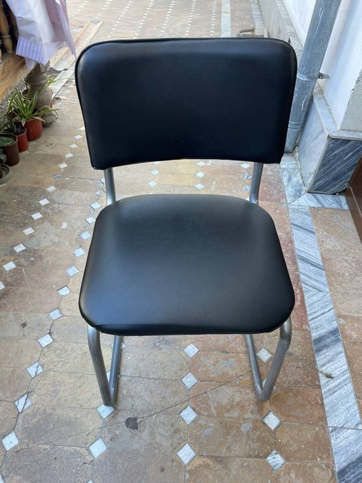 Yumshoq stullar va parta