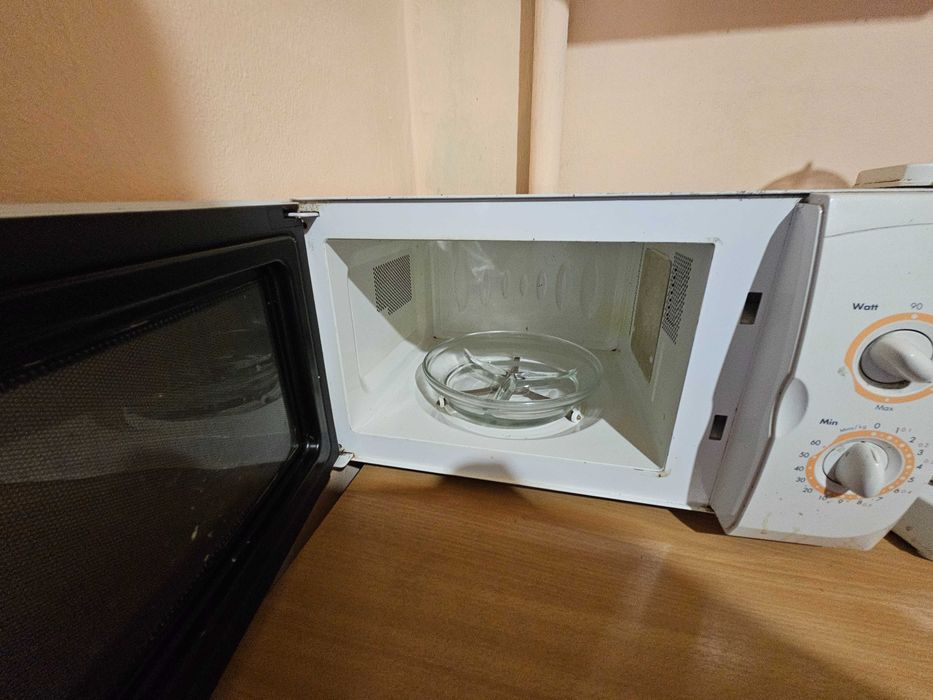 Хладилника,Печка,МикровълноваВА,Бяла техника