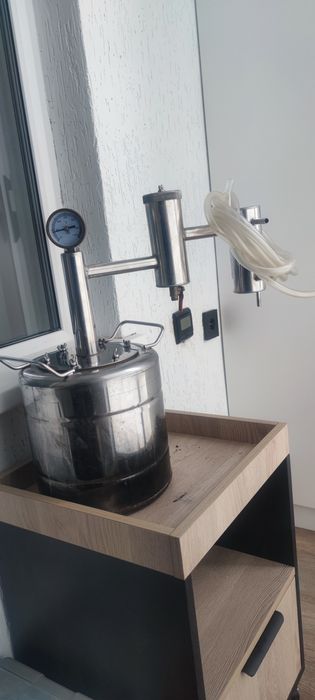 Дистилятор и бак