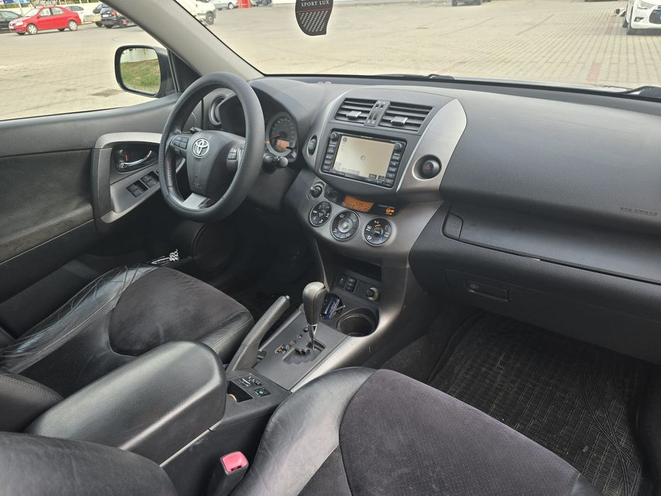 Toyota RAV4 2010 – 4x4, Cutie Automată / Padele, Mecanică Impecabilă (Casetă direcție nouă)
