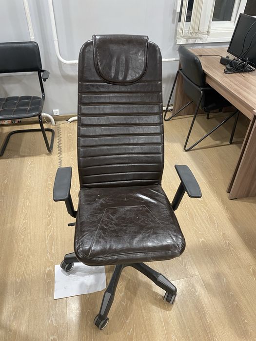 Продам офисные кресла, не новые