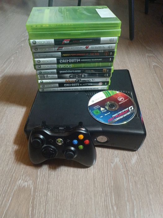 Xbox 360 S + 11 jocuri + controller