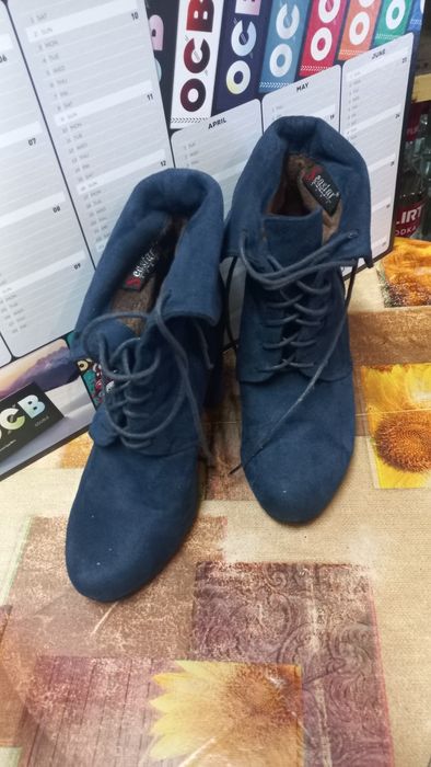 Боти на висок ток