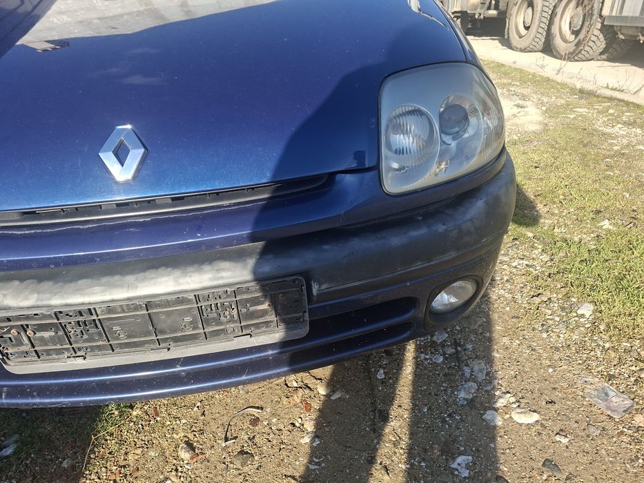 Рено Клио 1.2 бензин 2000г.