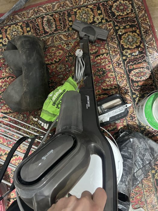 Продам вертикальный пылесос