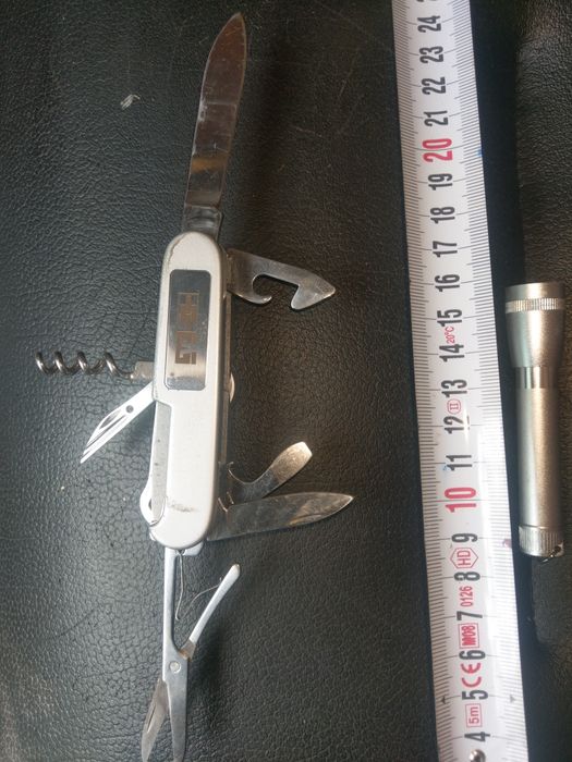 Мултитул с фенерче ,ножка мултифункциунална