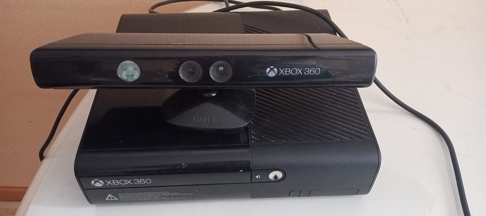 Продам игровую консоль Xbox