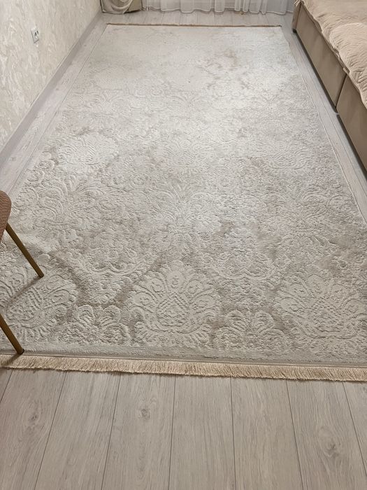 Продам ковер светлый, узором 4 /2