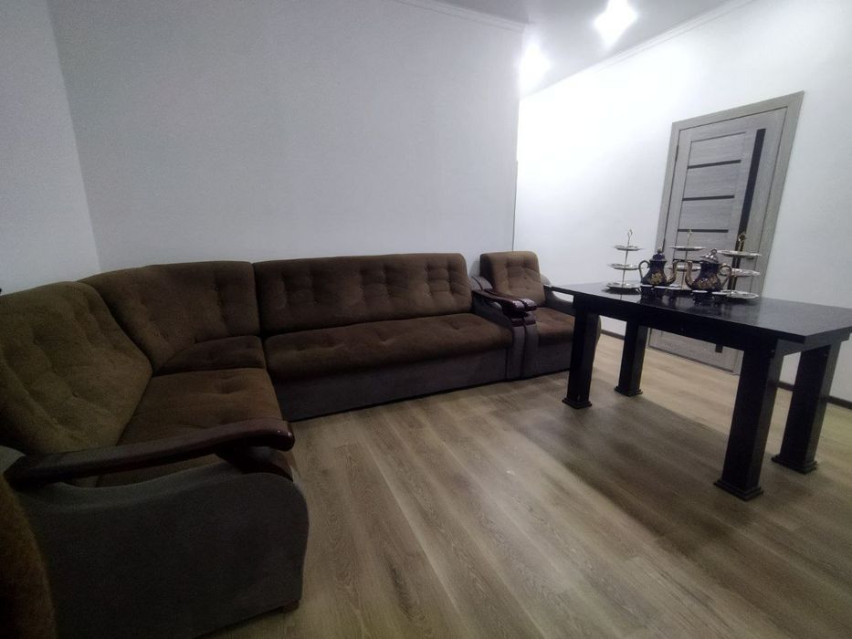 Кухонный мебель и уголок сатылады.