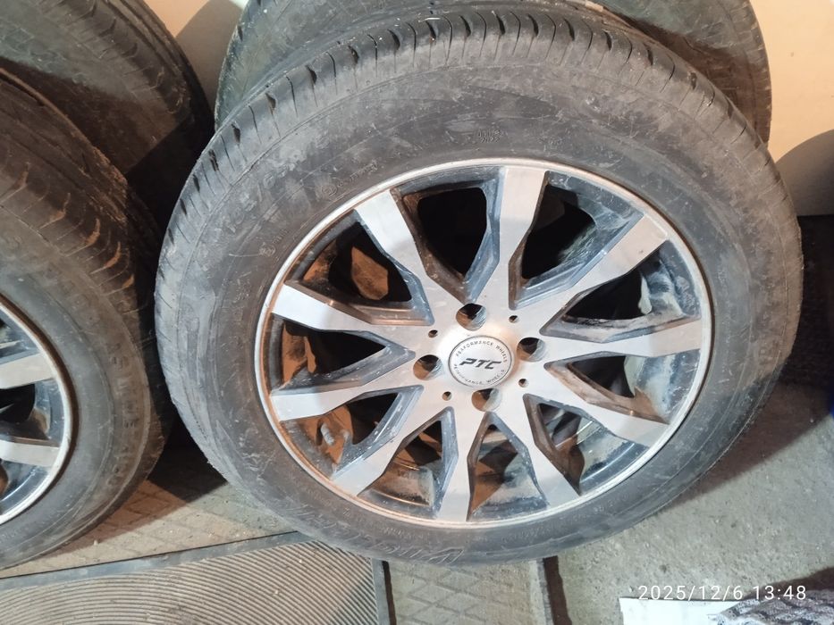 Продам комплект резины с дисками.