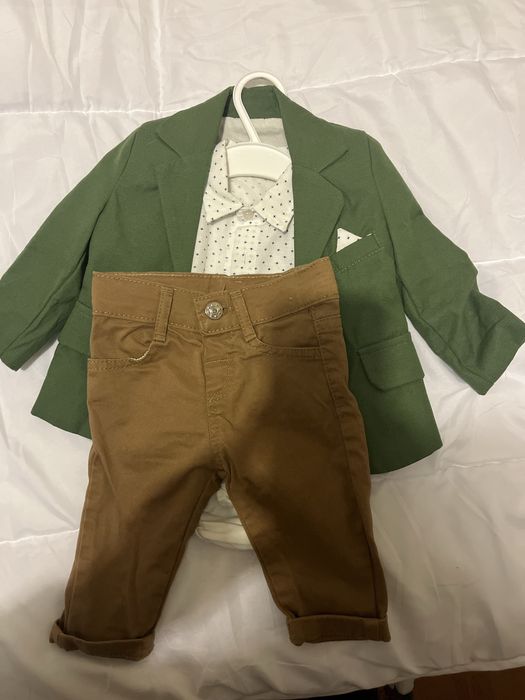 Costumas elegant bebe 3/6 luni. Purtat la botez oana la biserica . 1h