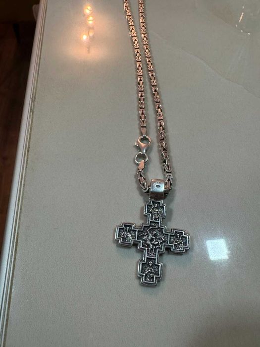 Сребърен ланец със кръст