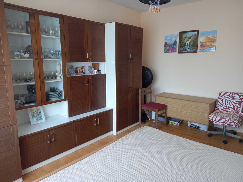 Тристаен апартамент за продажба в ж.к. Лагера