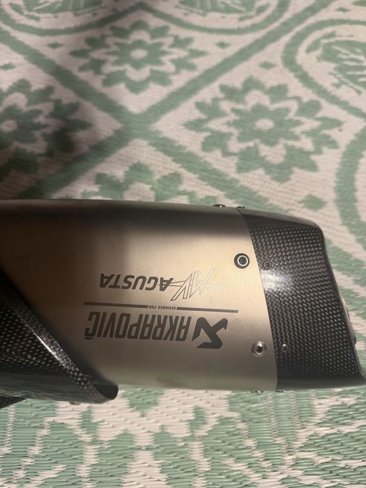 Evacuare Akrapovic titan