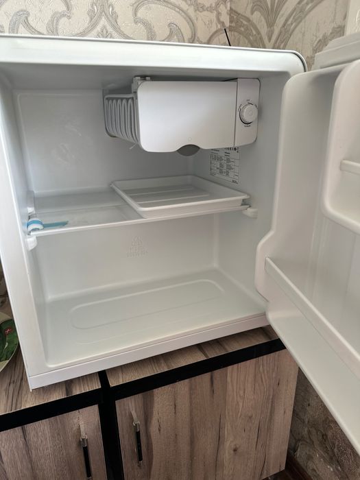 Мини холодильник Midea. Доставка есть