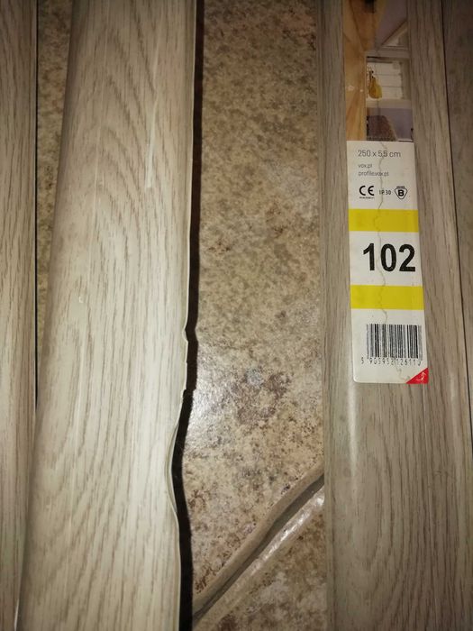 4 сиви нови первази с доста ъгли и тапи