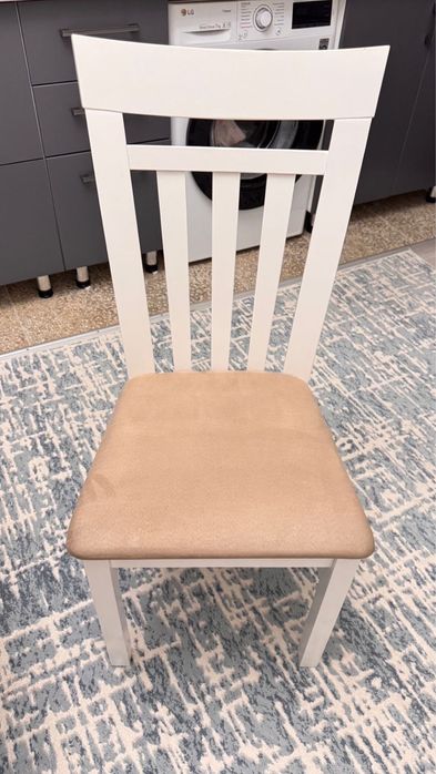 Стол со стульями