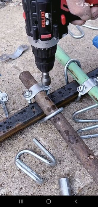 Крепление для труб для стоек