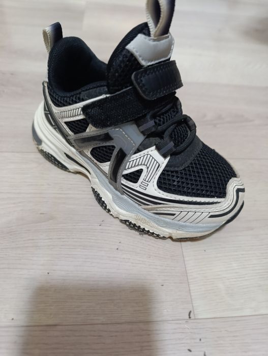 Детские кроссовочки