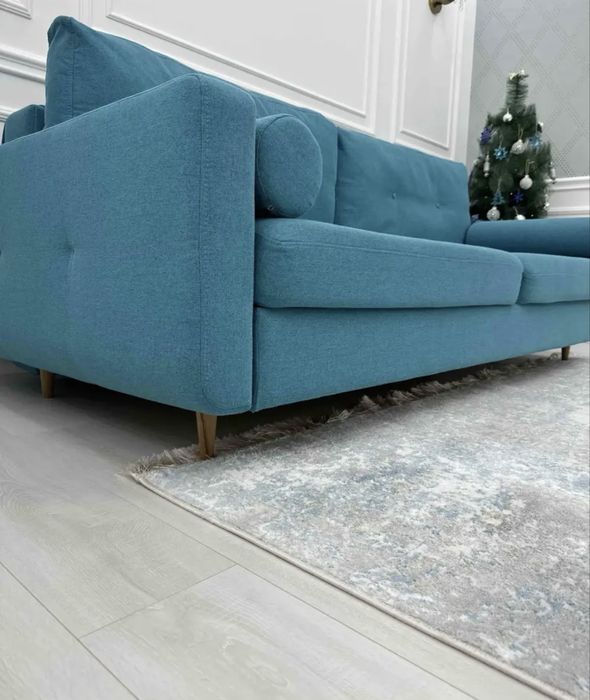Диван бирюзовый красивый