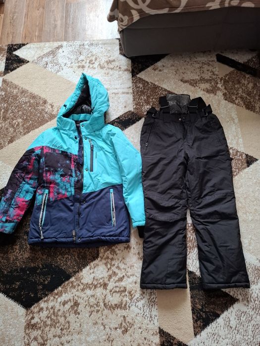 Продам одежду на девочку.