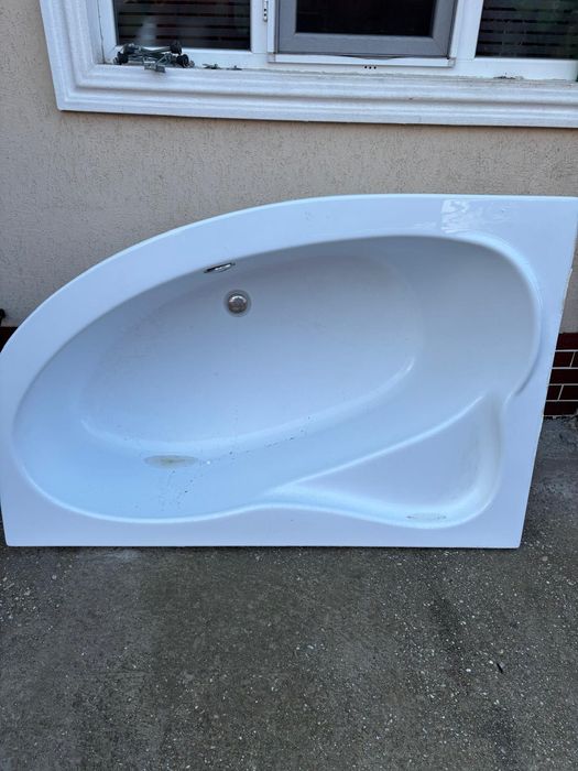 Cada de baie pe colt