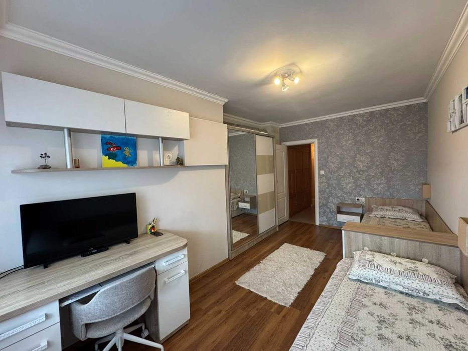 Продава се Тристаен апартамент в Бургас, Възраждане - 101 кв.м за 2278 €/кв.м - Снимка #15
