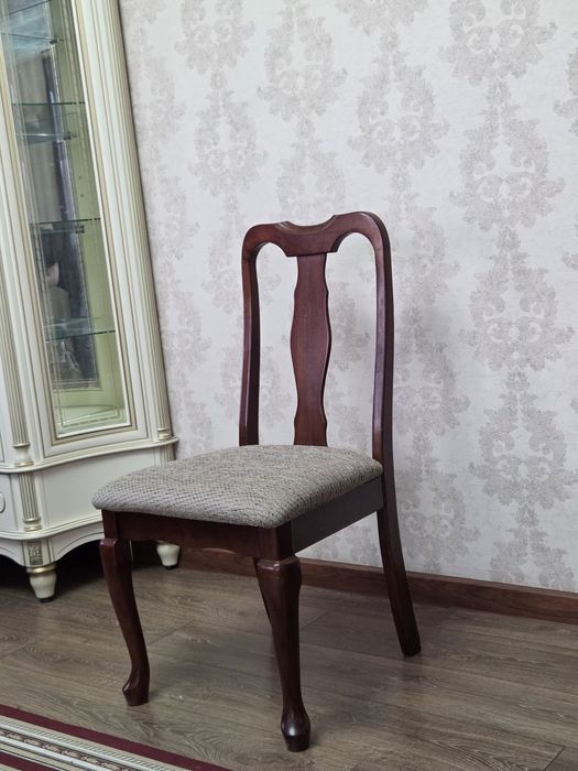 Продаётся стол со стульями