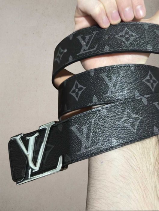 Curea LV Print Negru Catarama Argintie Negociabil