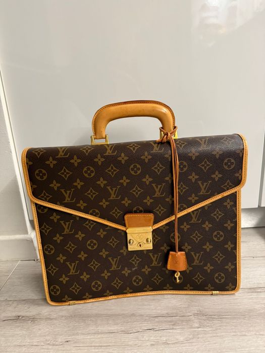 Servieta Louis Vuitton originala