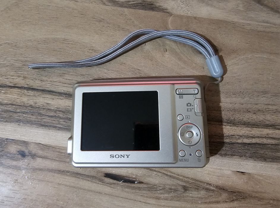 Продавам фотоапарат Sony Cyber-shot DSC-S2000 – сив