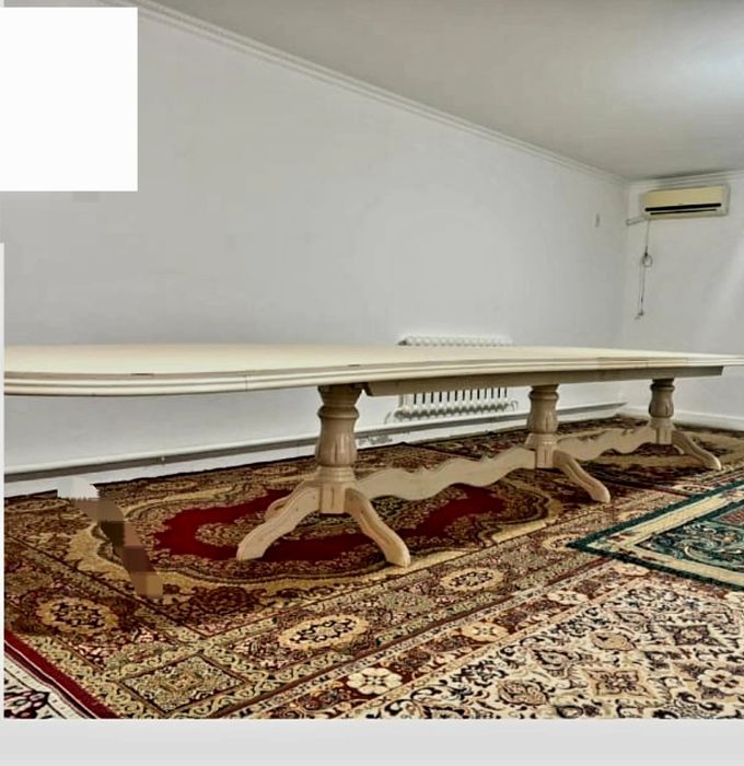 Гостинный стол сатылады .