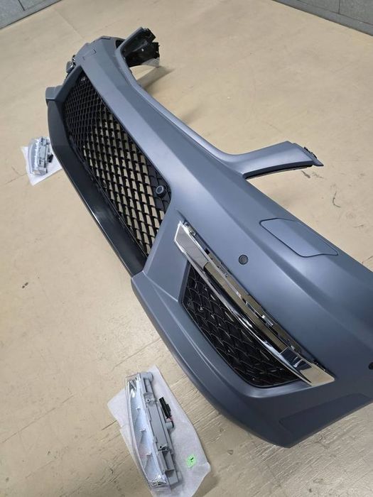 W204 Предна броня C63 AMG Led светлини решетки