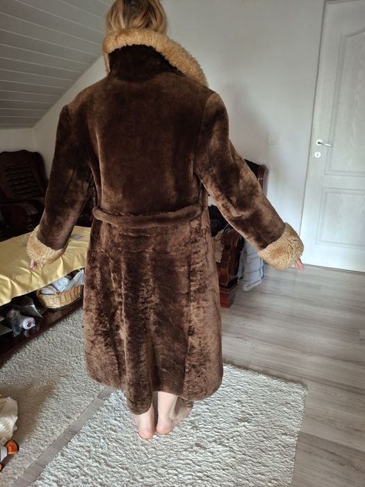 Vând palton monton dore