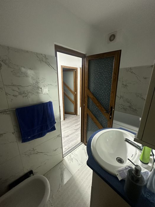 Apartament 2 camere / spatiu comercial+ beciuri banca nationala parter